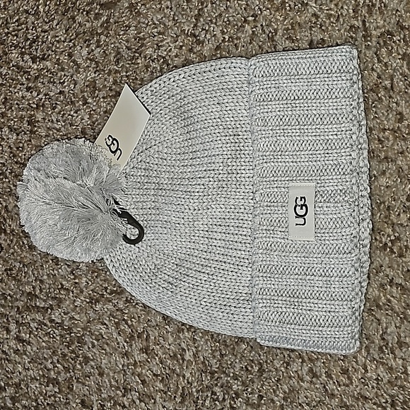 UGG Cuff Hat with Pom - Picture 1 of 4